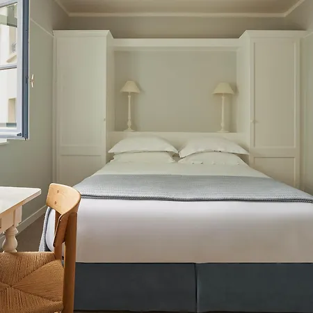 Le Grand Des Bains & - Bretagne Hotel