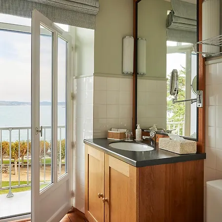 Le Grand Des Bains & - Bretagne Hotel 4*